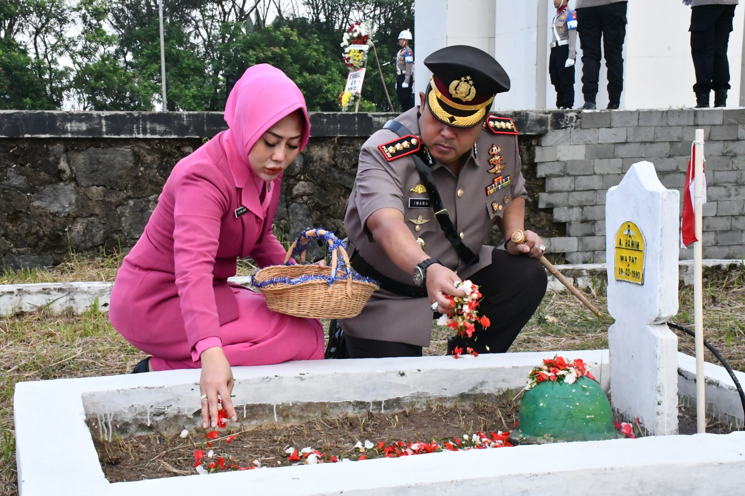 Peringati Hari Bhayangkara ke-80, Polresta Cirebon Gelar Ziarah dan Tabur Bunga di TMP Cakrabuana