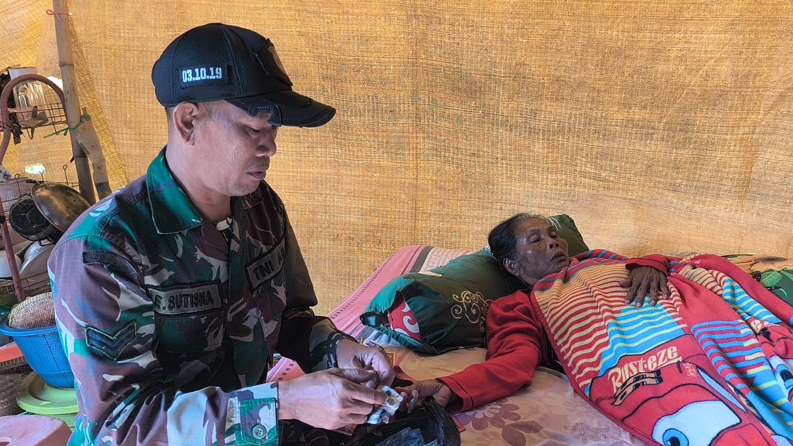 Satgas Kesehatan TMMD Ke-129 Kodim 0620/Kab. Cirebon Sigap Layani Warga, Wujud Nyata Kepedulian TNI di Desa Luwung Kencana