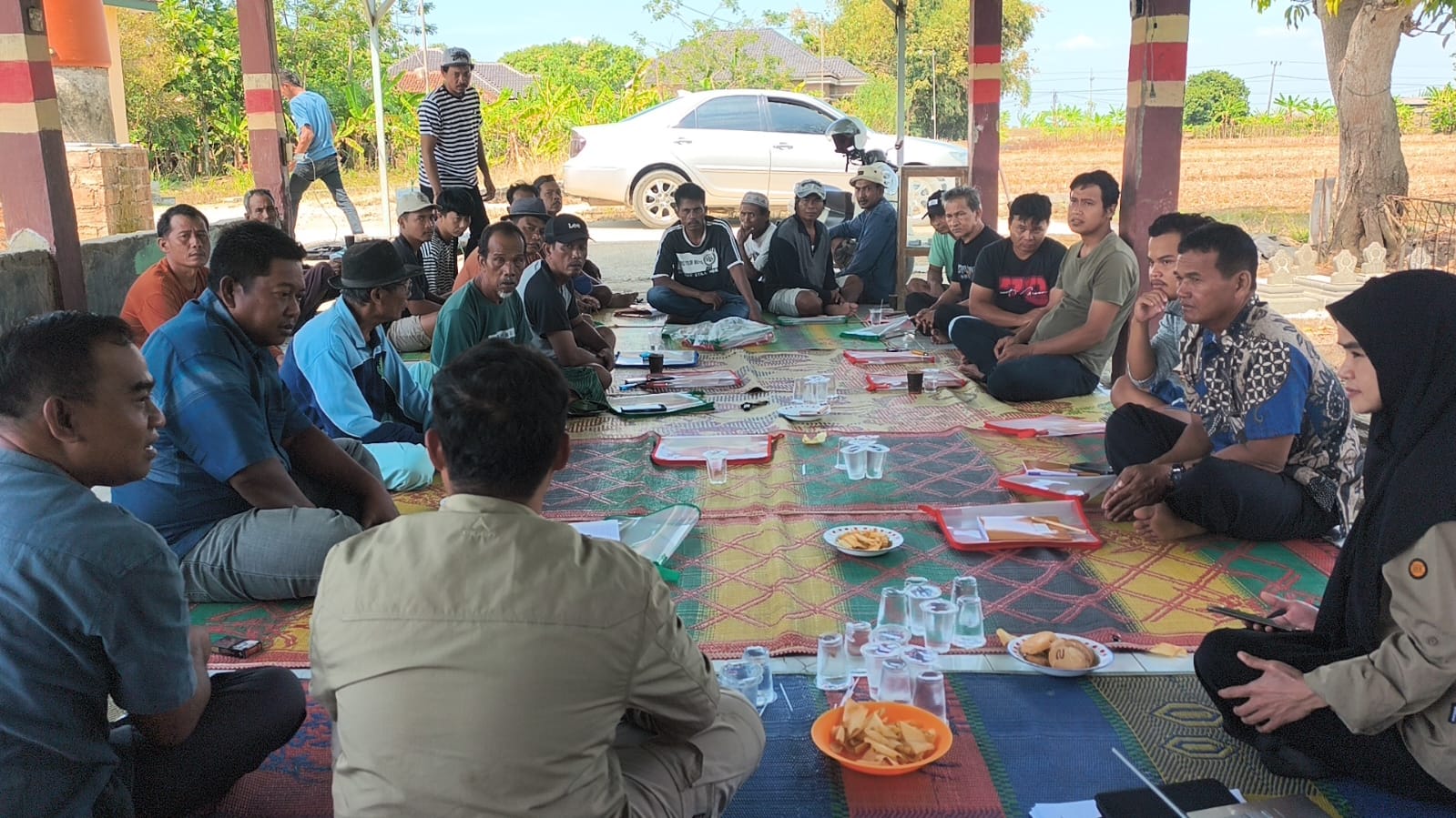 Dukung Produktivitas Pertanian, TMMD ke-129 Kodim 0620/Kab. Cirebon dan Dinas Pertanian Bekali Petani Luwung Kencana Teknik Pengendalian Hama Tikus pada Lahan Padi
