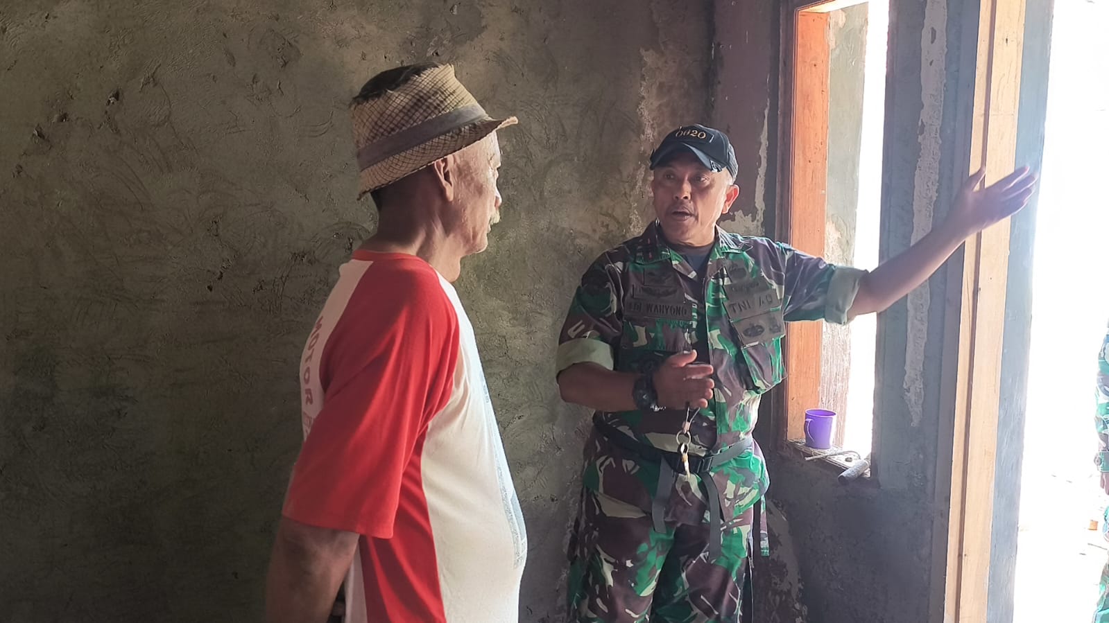 Turun Langsung ke Lapangan, Dan SSK TMMD ke-129 Kodim 0620 Awasi Progres Rehab RTLH Bapak Rasta Demi Hunian yang Lebih Layak