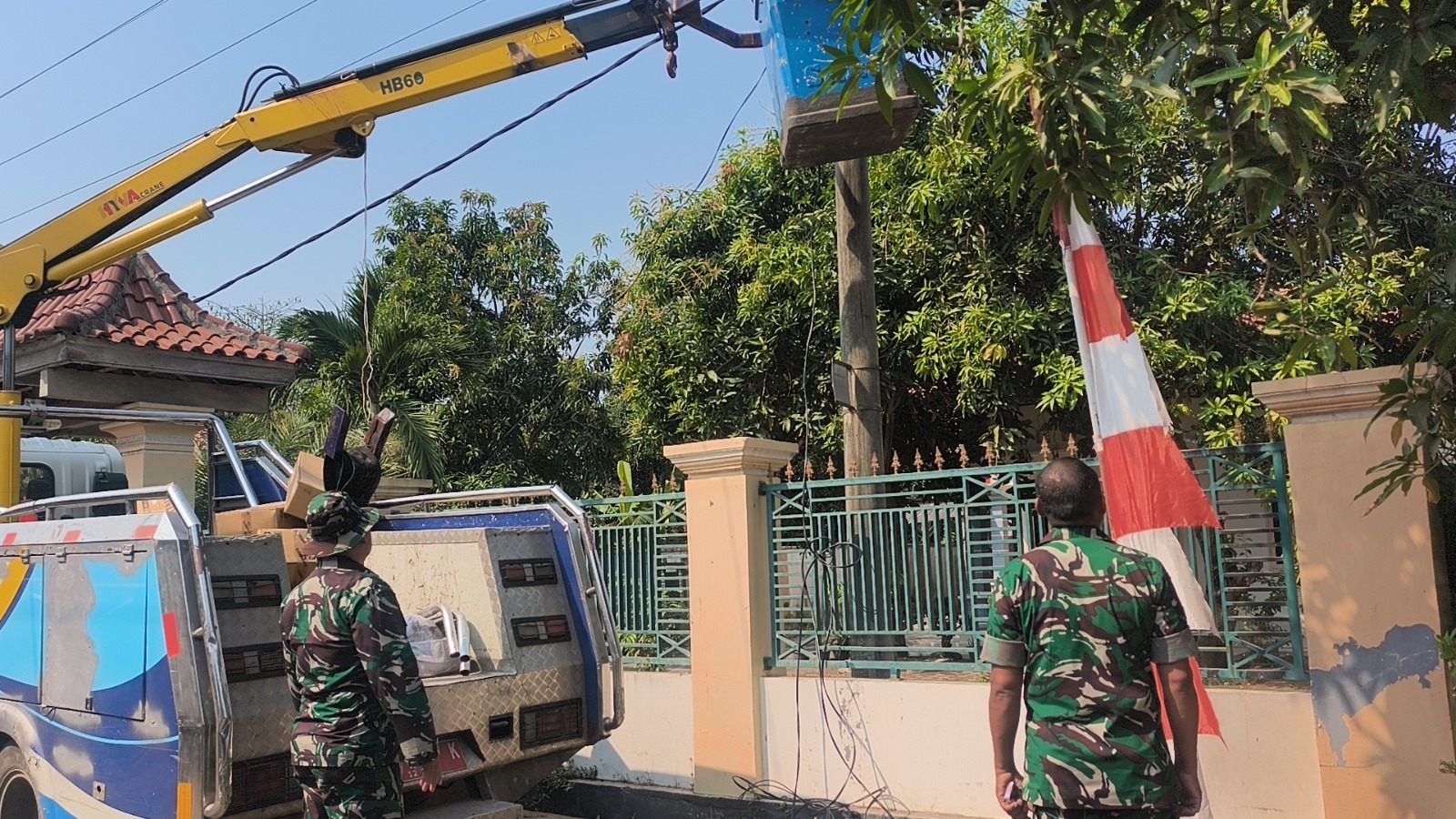 TMMD ke-129 Kodim 0620/Kab. Cirebon Hadirkan Penerangan Jalan Umum bagi Masyarakat Desa Luwung Kencana