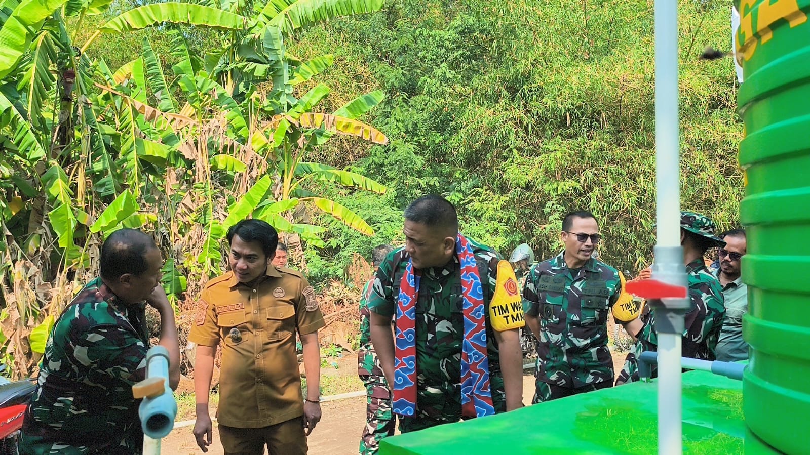 Evaluasi Pelaksanaan TMMD ke-129, Brigjen TNI Yohanes Toar Pioh Tinjau Sasaran Fisik dan Nonfisik di Cirebon