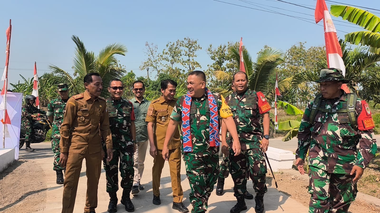 Evaluasi Pelaksanaan TMMD ke-129, Brigjen TNI Yohanes Toar Pioh Tinjau Sasaran Fisik dan Nonfisik di Cirebon